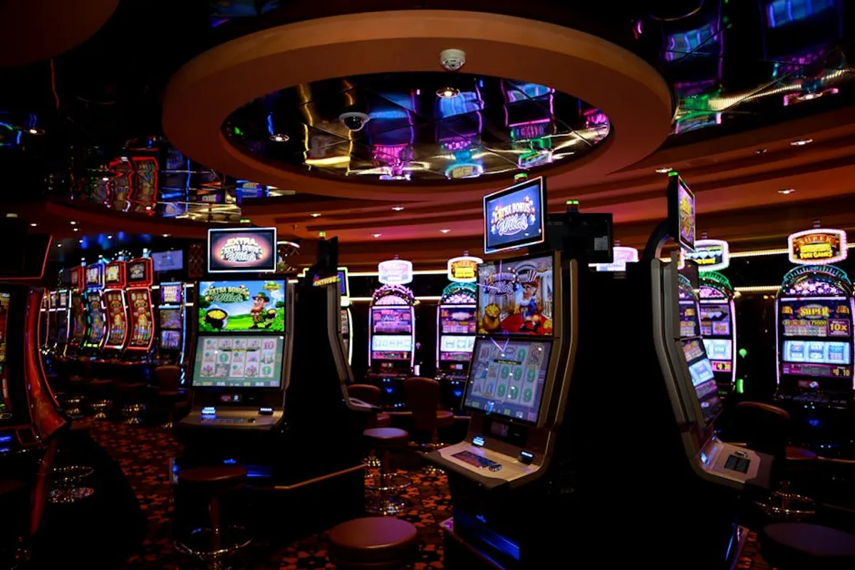 Best Slots vs Table Games: Which Should You Play?