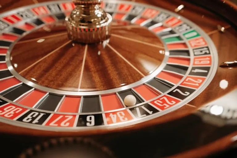 Free Spins vs Cash Bonuses