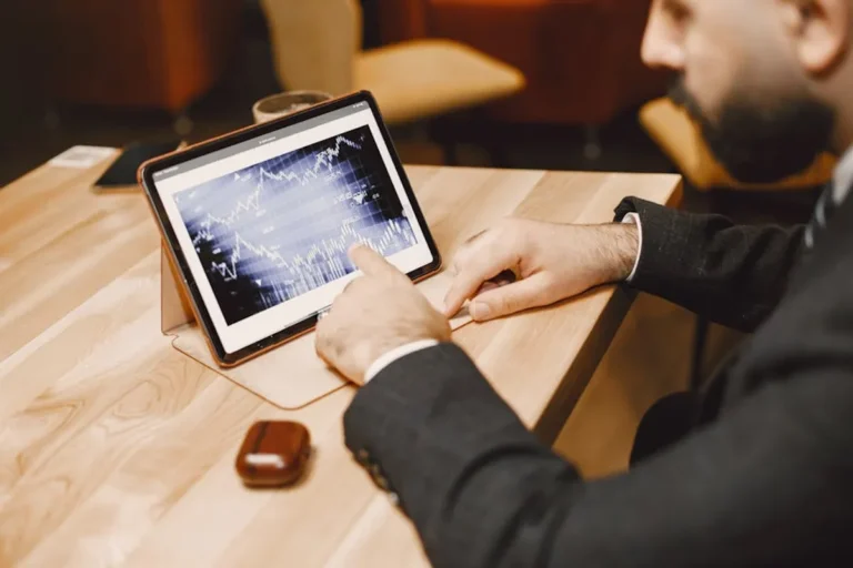How to Compare Online Casinos Safely Before Signing Up